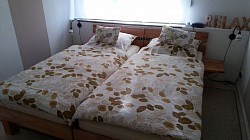 Schlafzimmer mit Doppelbett